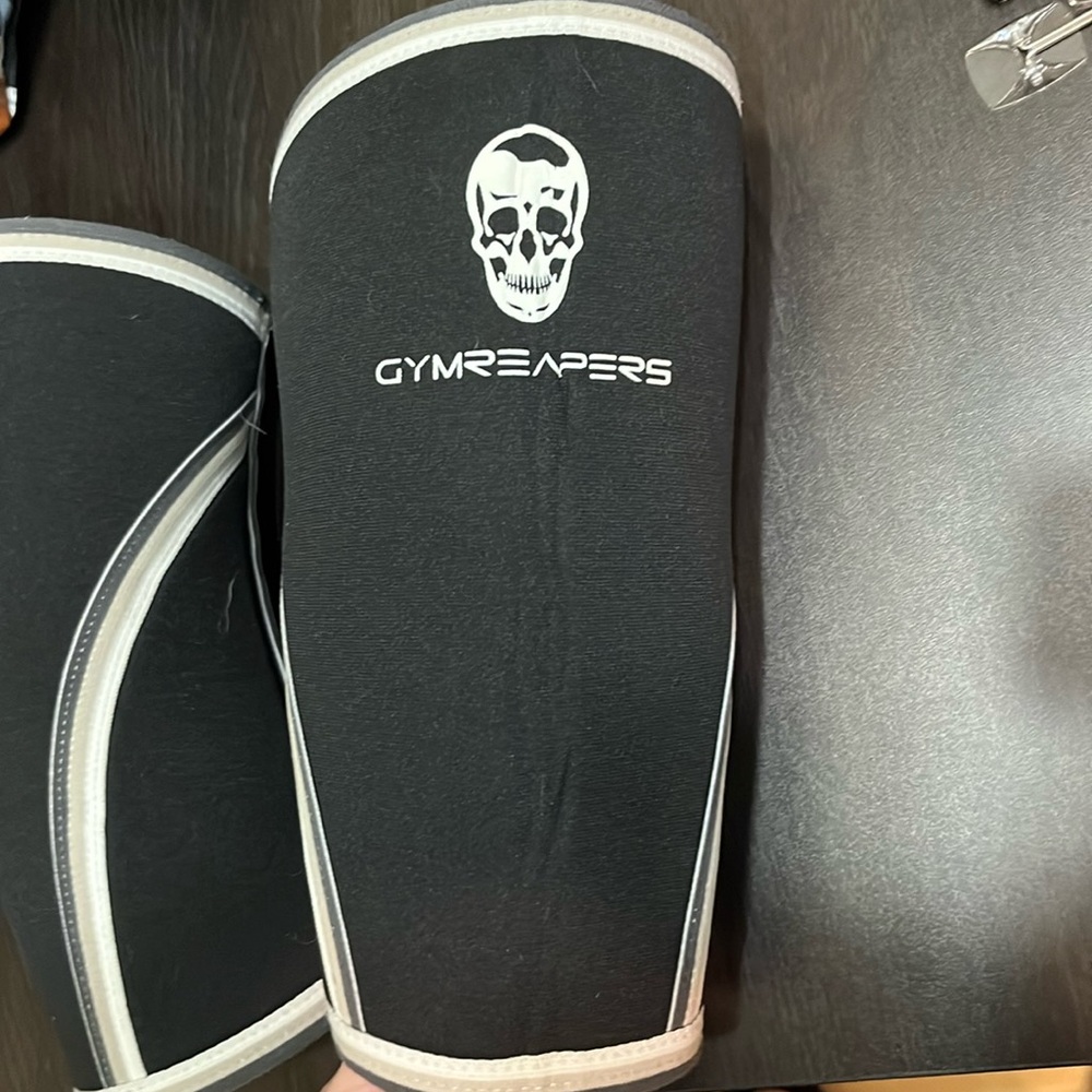 Gymreapers Medium knee sleeves